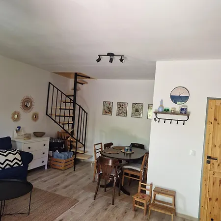 Letniskowy Nad Jeziorem Zlotnickim Prázdninový dům