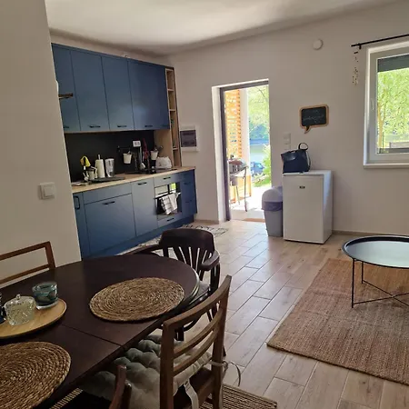 Letniskowy Nad Jeziorem Zlotnickim *